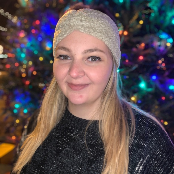 Meet your Posher, Lauren - Picture 2 of 4